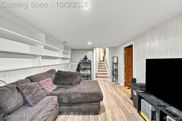1153 Bangor Road, Waterford, MI 48328