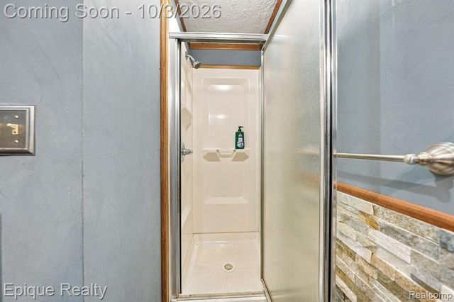 1153 Bangor Road, Waterford, MI 48328