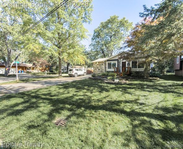 1153 Bangor Road, Waterford, MI 48328