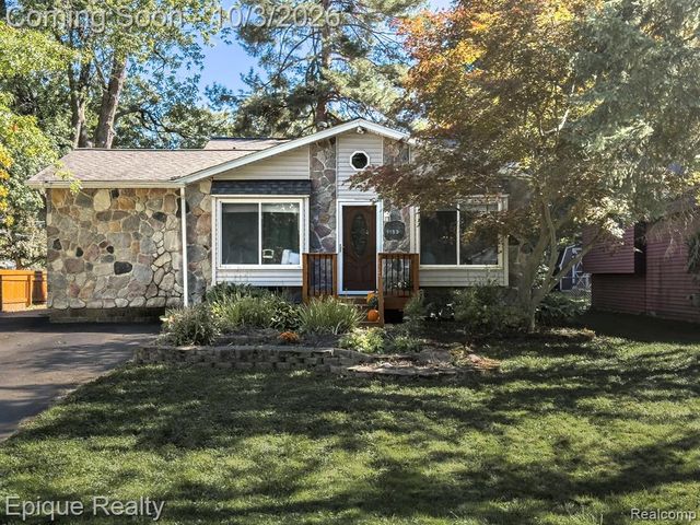 1153 Bangor Road, Waterford, MI 48328