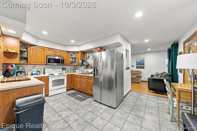 1153 Bangor Road, Waterford, MI 48328
