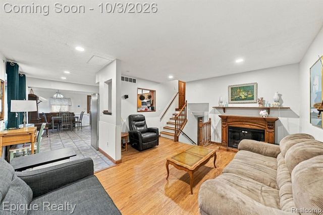 1153 Bangor Road, Waterford, MI 48328