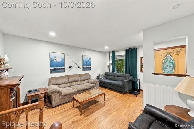 1153 Bangor Road, Waterford, MI 48328