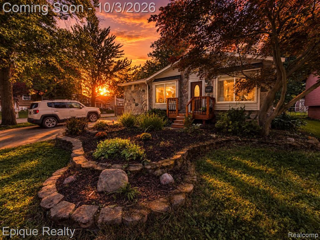 1153 Bangor Road, Waterford, MI 48328