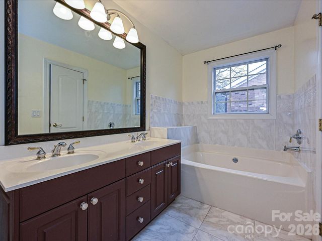 9177 Bonnie Briar Circle, Charlotte, NC 28277