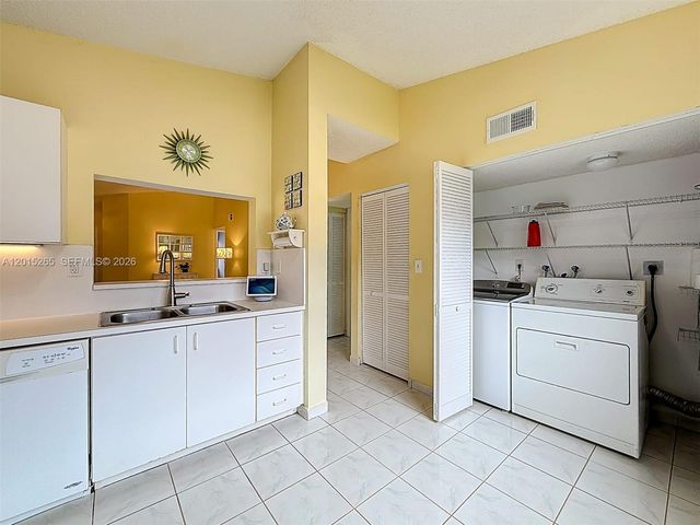 6466 SW 130th Place 902, Miami, FL 33183