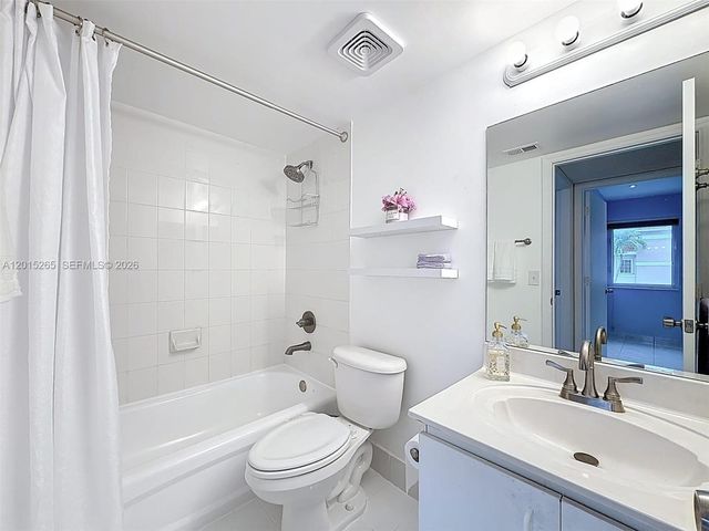 6466 SW 130th Place 902, Miami, FL 33183