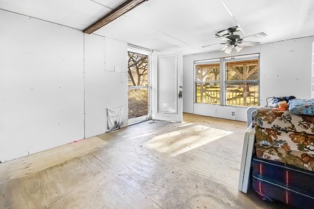 200 Pioneer Trail, Weatherford, TX 76087