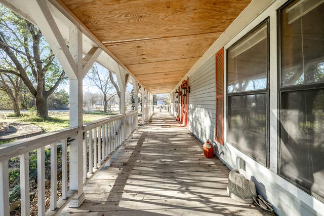 200 Pioneer Trail, Weatherford, TX 76087