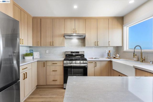 22446 Ralston Ln, Hayward, CA 94541