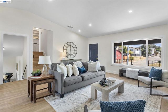 22446 Ralston Ln, Hayward, CA 94541