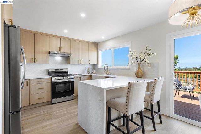 22446 Ralston Ln, Hayward, CA 94541