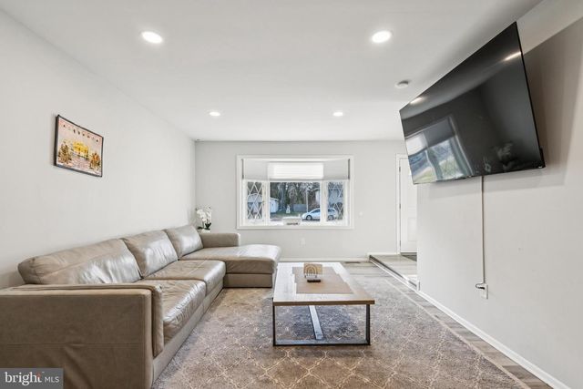 3 BUCKINGHAM DR, Eastampton, NJ 08060