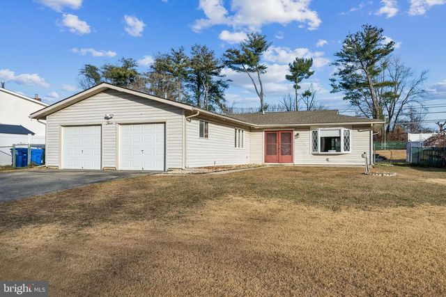 3 BUCKINGHAM DR, Eastampton, NJ 08060