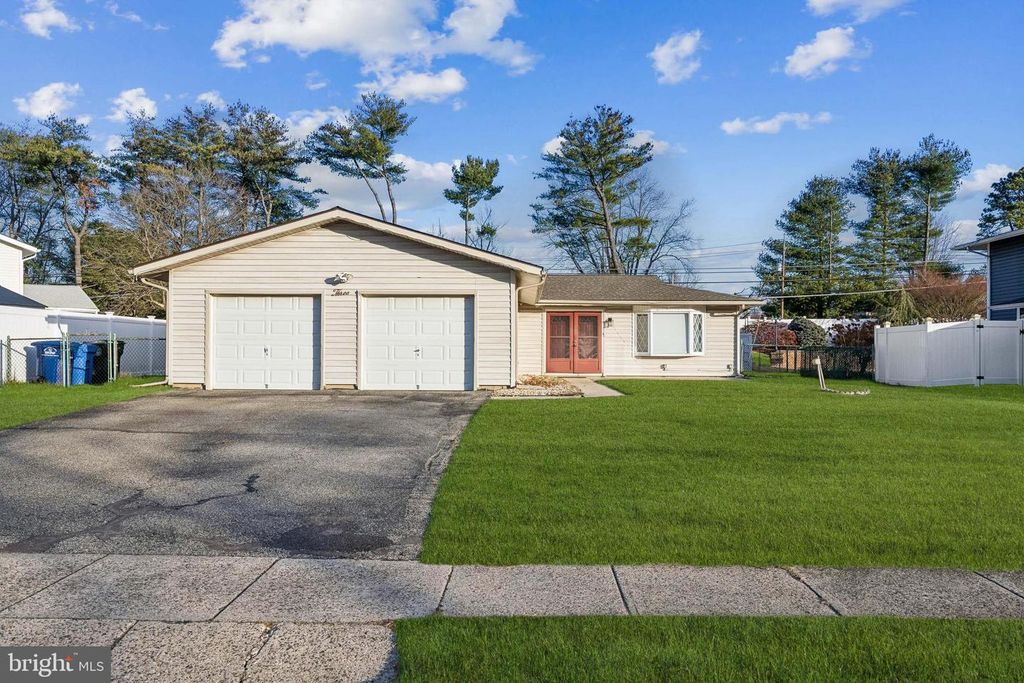 3 BUCKINGHAM DR, Eastampton, NJ 08060