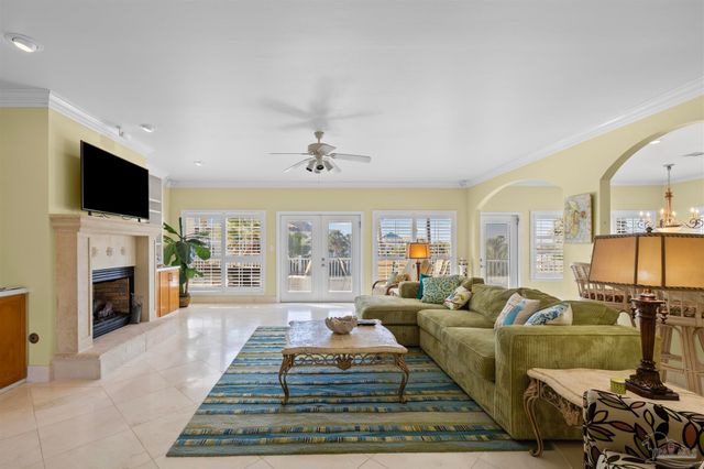 4 Calle Hermosa, Pensacola Beach, FL 32561