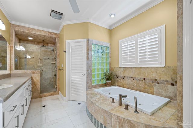 4 Calle Hermosa, Pensacola Beach, FL 32561