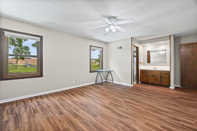 12606 W 69th Street, Shawnee, KS 66216