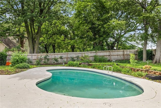 12606 W 69th Street, Shawnee, KS 66216