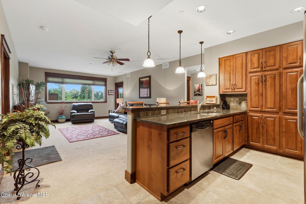 2051 N Main ST, 215, Coeur d'Alene, ID 83814 photo 4