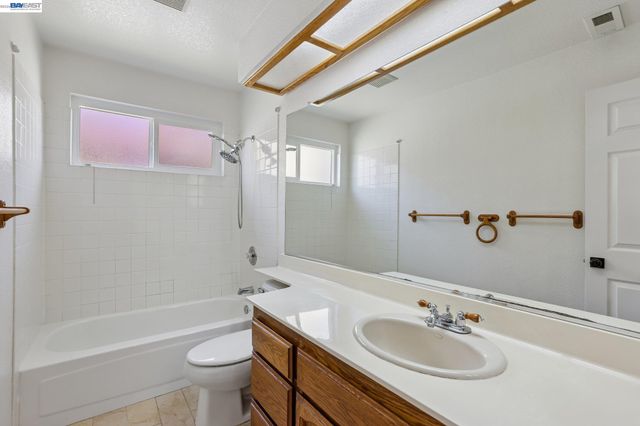 1846 Bayberry Ln, Tracy, CA 95376