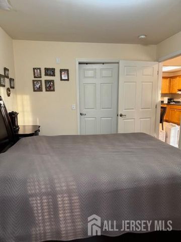 71 Liddle Avenue, Edison, NJ 08837