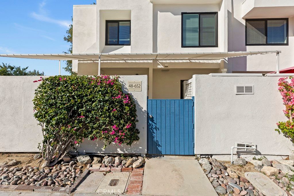 Image 2 of property listing at 48652 Desert Flower Drive, Palm Desert, CA 92260