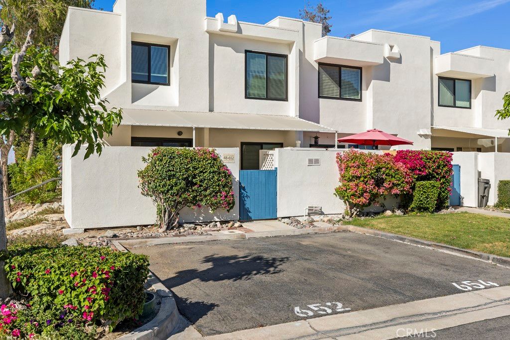 Image 3 of property listing at 48652 Desert Flower Drive, Palm Desert, CA 92260