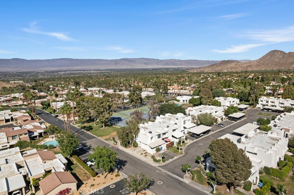 Image 46 of property listing at 48652 Desert Flower Drive, Palm Desert, CA 92260