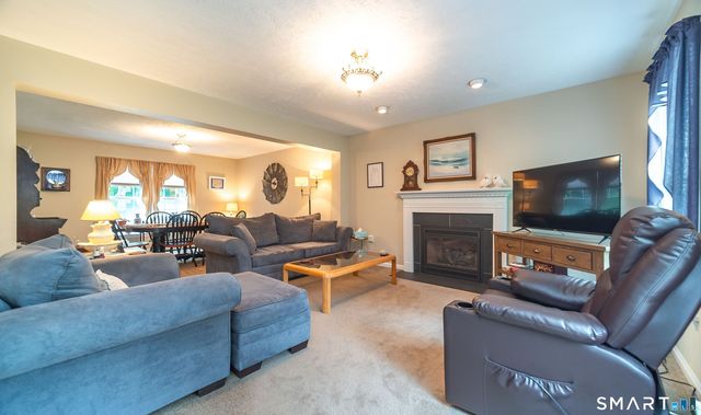 20 Holly Bush Lane, Norwich, CT 06360