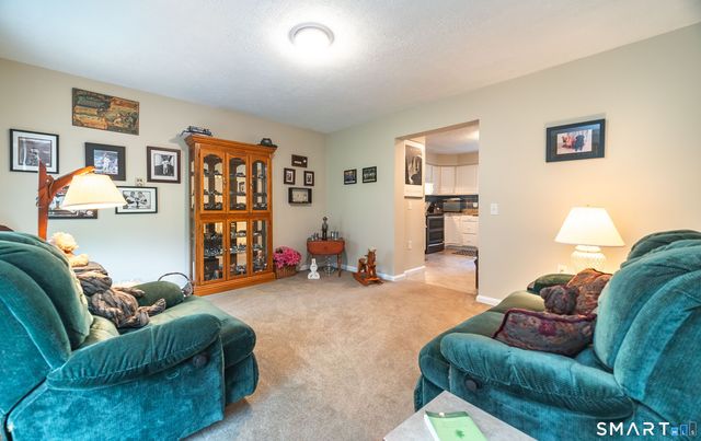 20 Holly Bush Lane, Norwich, CT 06360