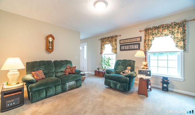 20 Holly Bush Lane, Norwich, CT 06360