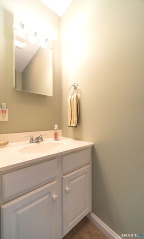 20 Holly Bush Lane, Norwich, CT 06360