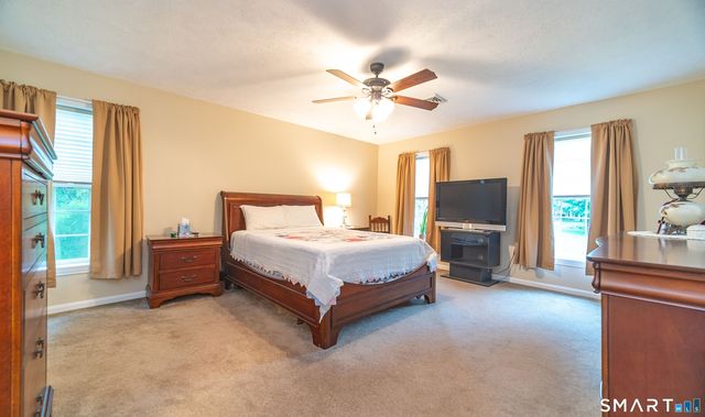 20 Holly Bush Lane, Norwich, CT 06360