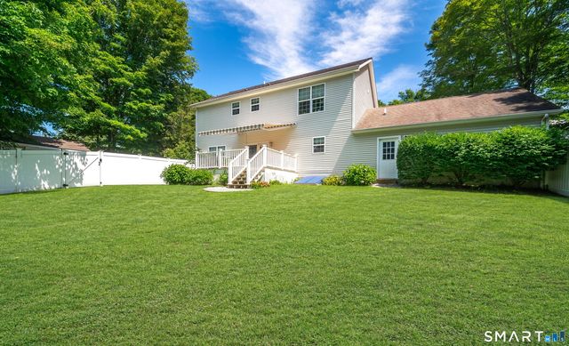 20 Holly Bush Lane, Norwich, CT 06360