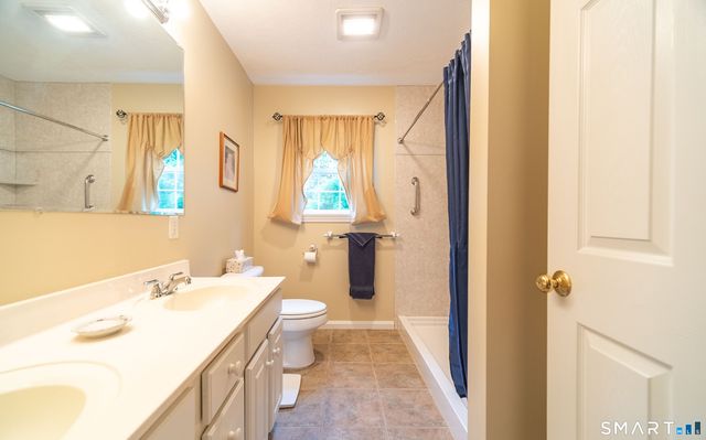 20 Holly Bush Lane, Norwich, CT 06360