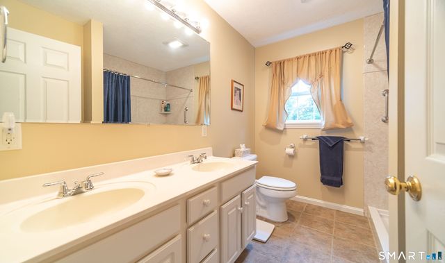 20 Holly Bush Lane, Norwich, CT 06360