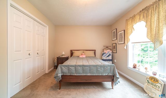 20 Holly Bush Lane, Norwich, CT 06360