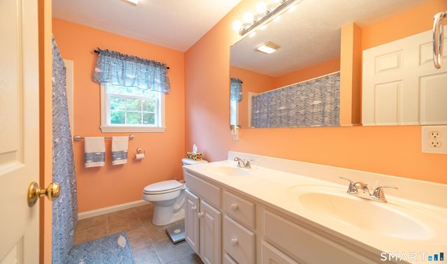 20 Holly Bush Lane, Norwich, CT 06360