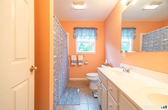 20 Holly Bush Lane, Norwich, CT 06360