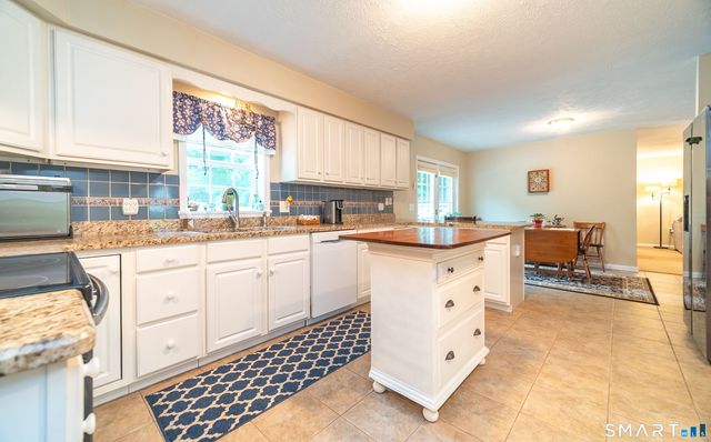 20 Holly Bush Lane, Norwich, CT 06360