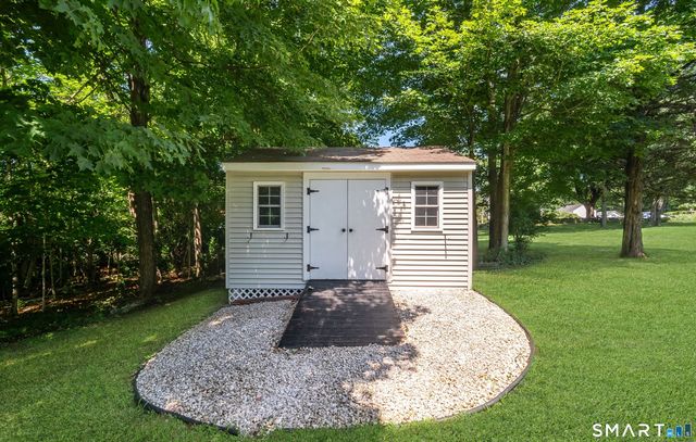 20 Holly Bush Lane, Norwich, CT 06360