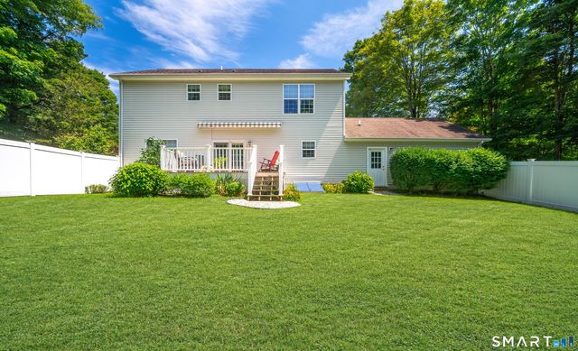 20 Holly Bush Lane, Norwich, CT 06360