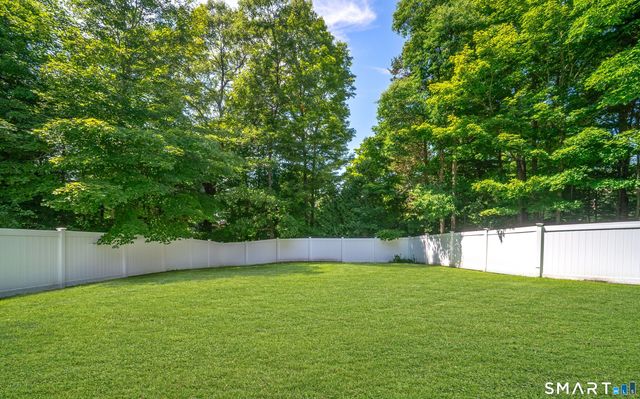 20 Holly Bush Lane, Norwich, CT 06360