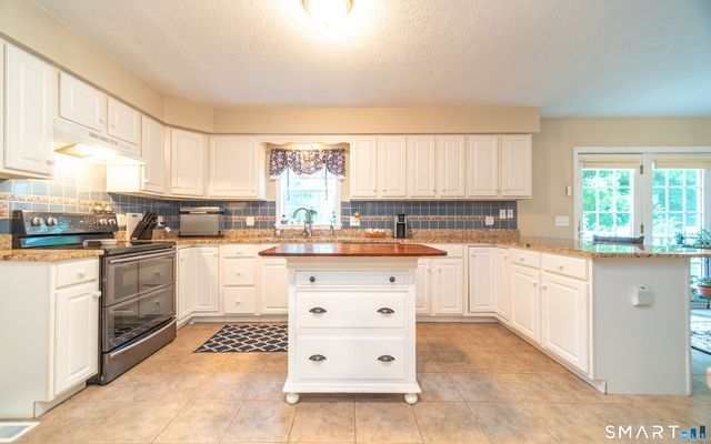 20 Holly Bush Lane, Norwich, CT 06360