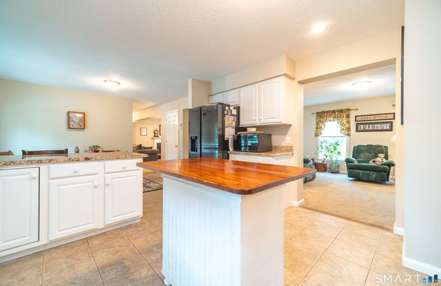 20 Holly Bush Lane, Norwich, CT 06360