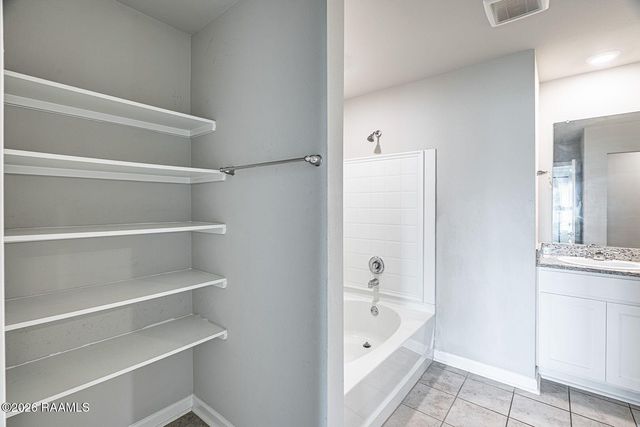 206 Chestnut Oak Drive, Lafayette, LA 70507