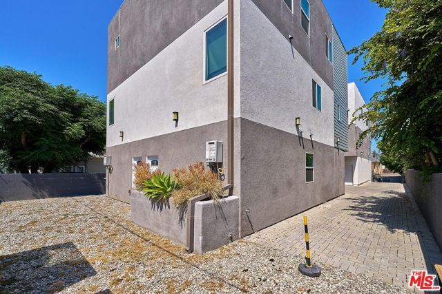 1143 Irolo Street, Los Angeles, CA 90006