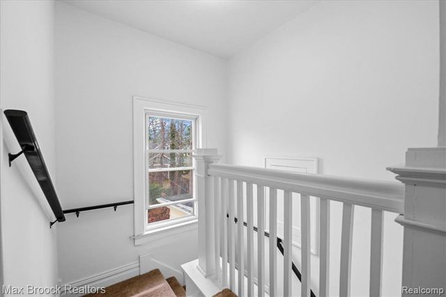 1449 Oakwood Street, Sylvan Lake, MI 48320