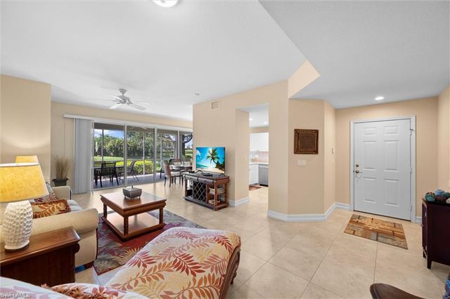6815 Ascot DR 102, Naples, FL 34113